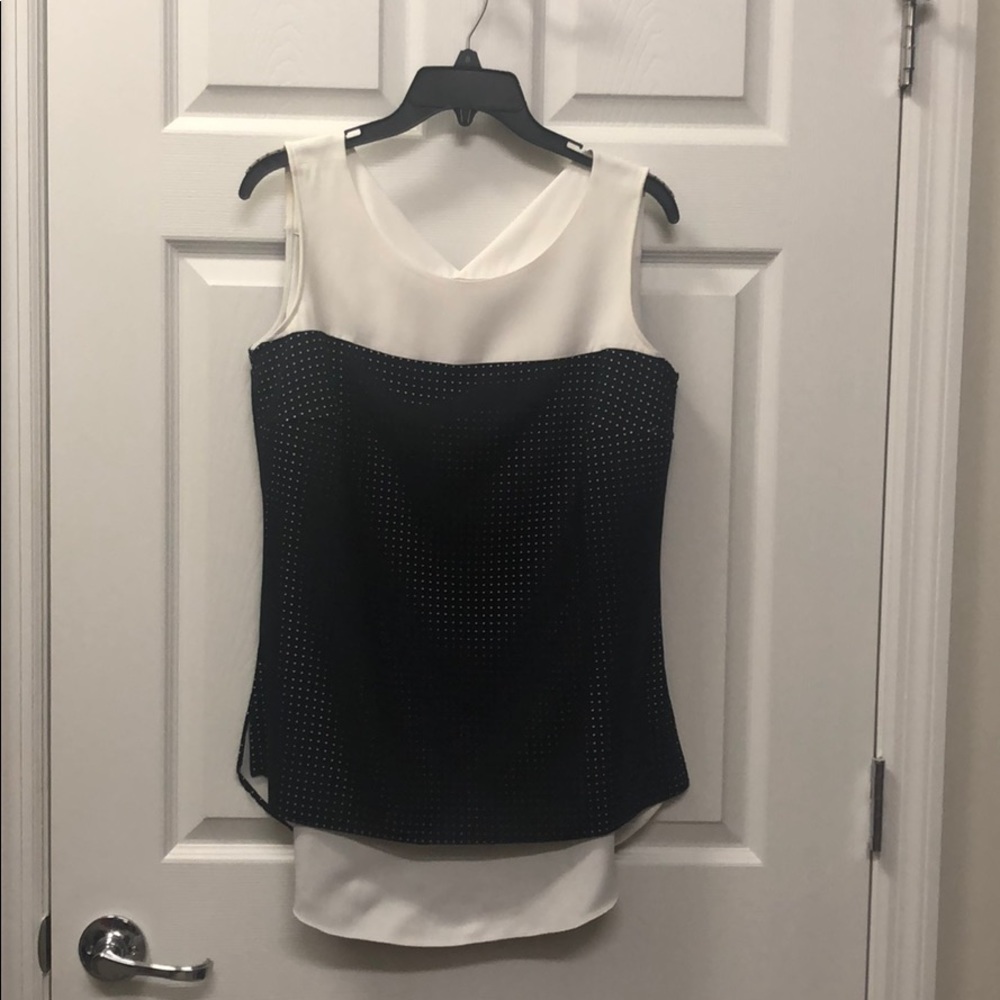 Akris Punto sleeveless blouse. Navy & Cream. Sz 8